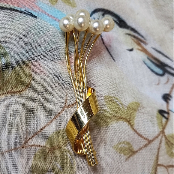 NAPIER Gold Tone Vintage 7 Sprig Flower Stem Bouquet Brooch Pin Faux Pearls EUC - Picture 3 of 16